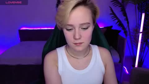 Ellie online show from December 23, 8:42 am