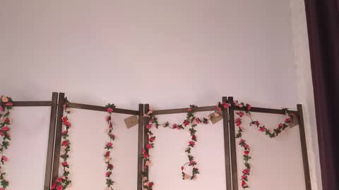 Snapshot of elliefrost chatting on February 19, 12:46 am elliefrost online show from February 19, 12:46 am