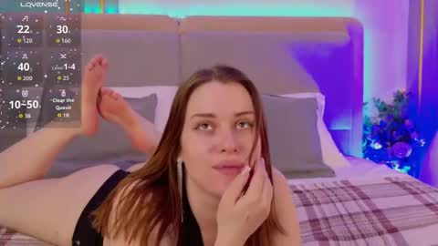 elliegarson__ online show from March 22, 6:01 pm