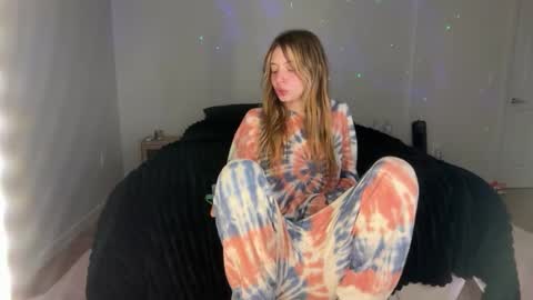 ellie online show from September 24, 5:25 am