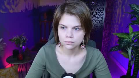 elliemurler online show from November 12, 9:11 am