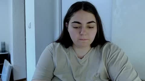 Ellie online show from May 2, 7:36 am