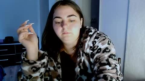 Ellie online show from May 27, 3:47 am