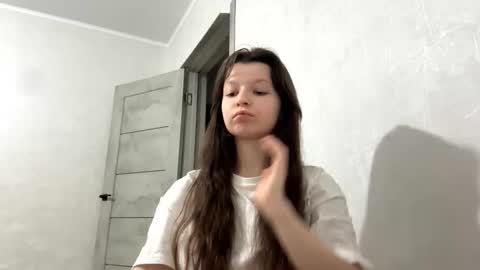 Ellie online show from December 17, 5:30 pm