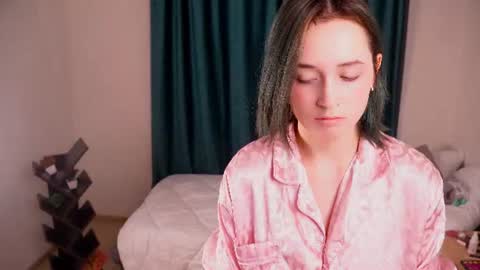 Bella online show from June 12, 3:44 pm