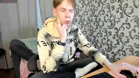 Snapshot of elliot_mars_ chatting on October 14, 12:19 pm elliot_mars_ online show from October 14, 12:19 pm