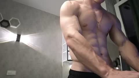 elliot_muscle04 online show from June 20, 6:14 pm