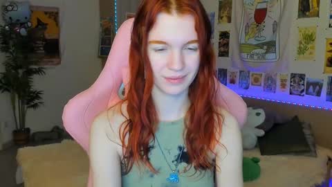 Snapshot of elly_milas chatting on February 9, 8:32 am Elly     Fansly  online show from February 9, 8:32 am