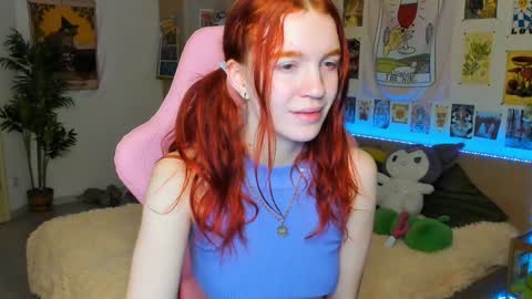 Snapshot of elly_milas chatting on December 2, 6:13 am Elly     Fansly  online show from December 2, 6:13 am