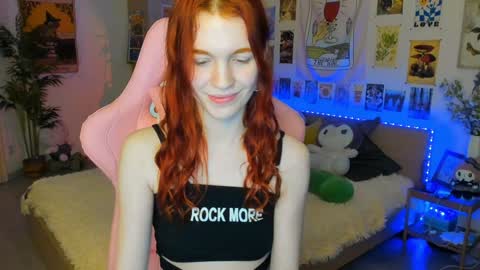 Snapshot of elly_milas chatting on January 28, 11:28 am Elly     Fansly  online show from January 28, 11:28 am