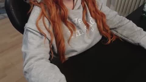 Elly online show from October 31, 6:30 pm