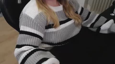 Elly online show from October 23, 6:53 pm