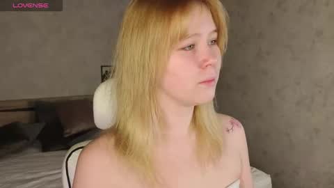 Snapshot of ellya_castro chatting on October 21, 12:27 am ellya_castro online show from October 21, 12:27 am
