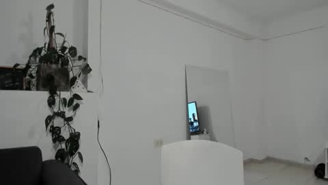 elnenedearg online show from April 3, 1:56 am