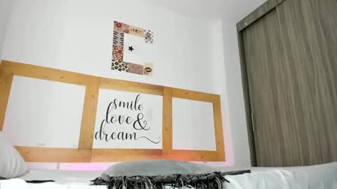 ElodieKingsman online show from December 3, 3:04 am