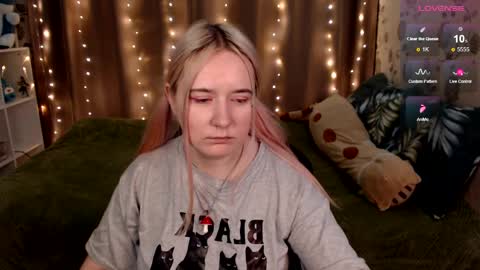 Snapshot of elovinora chatting on January 3, 11:01 pm Ela give me a thumbs up if you like it  and this is important for the development of the account online show from January 3, 11:01 pm