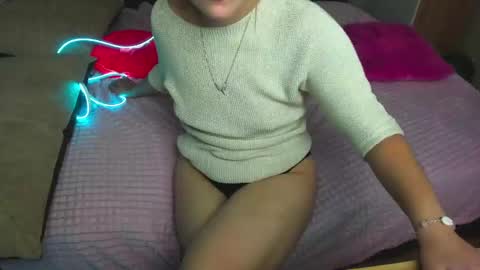 Snapshot of elsa_hot_here chatting on February 18, 9:32 am Elsa online show from February 18, 9:32 am