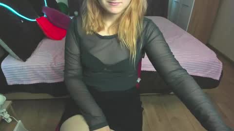 Snapshot of elsa_hot_here chatting on February 22, 4:29 am Elsa online show from February 22, 4:29 am