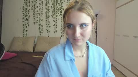Snapshot of elsa_hot_here chatting on October 20, 4:01 pm Elsa online show from October 20, 4:01 pm