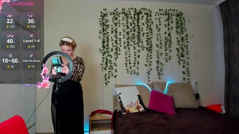 Snapshot of elsa_hot_here chatting on March 8, 2:01 am Elsa online show from March 8, 2:01 am