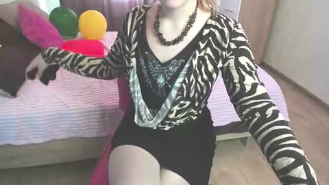 Snapshot of elsa_hot_here chatting on February 14, 6:56 am Elsa online show from February 14, 6:56 am
