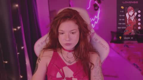 Snapshot of elsie_ginger chatting on December 21, 12:53 am Elsie online show from December 21, 12:53 am