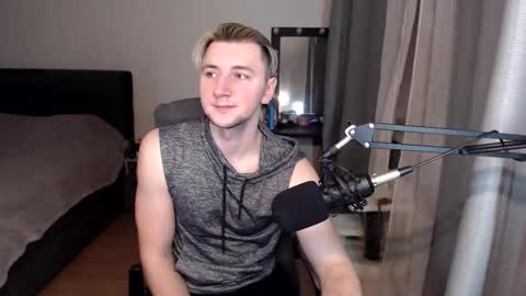 Snapshot of elvin_vaenight chatting on September 9, 9:26 pm Elvin Vaenight online show from September 9, 9:26 pm