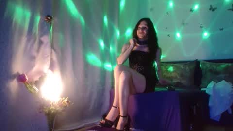 Elisa online show from April 4, 10:28 pm