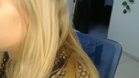 E L Z A  online show from February 14, 9:43 pm