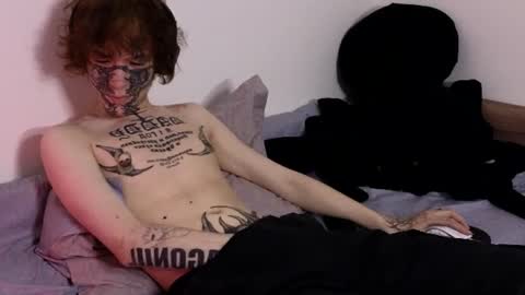 em0_h0rny online show from June 10, 9:13 pm