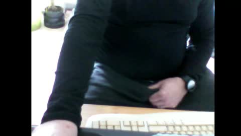 Em online show from April 17, 2:19 pm