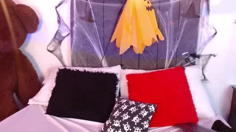 Ema Delacroix online show from October 22, 8:32 pm