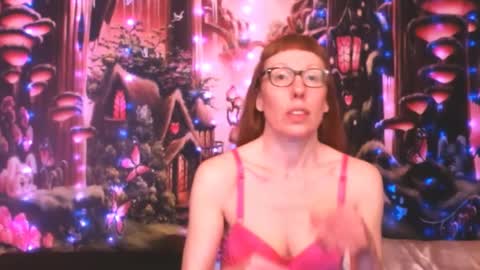 Snapshot of ember_starleena chatting on February 9, 11:46 pm Ember Starleena online show from February 9, 11:46 pm