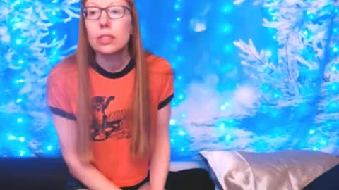 Snapshot of ember_starleena chatting on January 23, 2:17 pm Ember Starleena online show from January 23, 2:17 pm