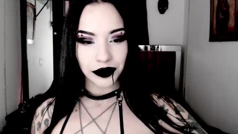 Emerald Black online show from December 16, 4:41 am