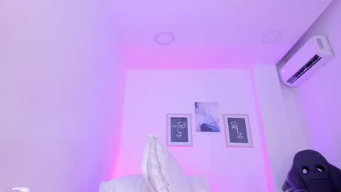 emelie_89 online show from March 8, 3:24 pm
