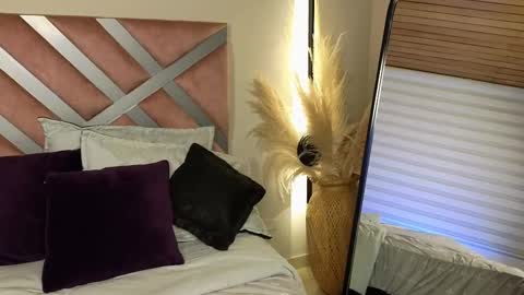 anyelii  online show from February 22, 2:50 am