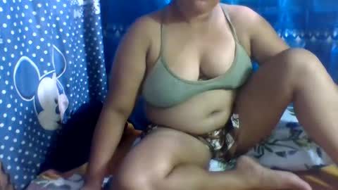 Snapshot of emelybloom123 chatting on January 23, 1:41 am emelybloom123 online show from January 23, 1:41 am