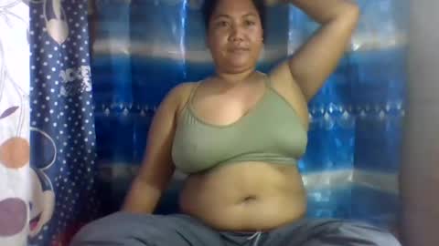 Snapshot of emelybloom123 chatting on February 25, 2:47 am emelybloom123 online show from February 25, 2:47 am