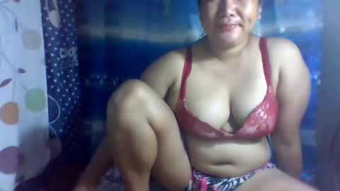 Snapshot of emelybloom123 chatting on February 25, 10:31 pm emelybloom123 online show from February 25, 10:31 pm