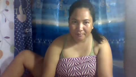 Snapshot of emelybloom123 chatting on February 24, 6:16 am emelybloom123 online show from February 24, 6:16 am