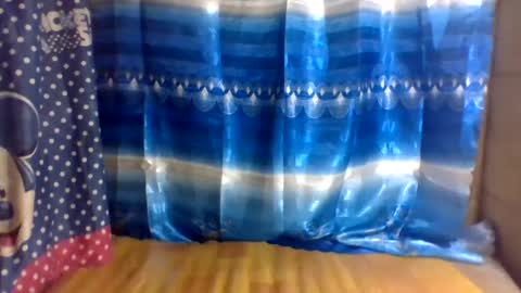 Snapshot of emelybloom123 chatting on January 21, 1:21 pm emelybloom123 online show from January 21, 1:21 pm