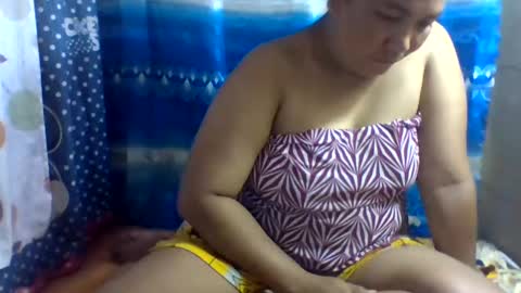 Snapshot of emelybloom123 chatting on March 5, 12:27 am emelybloom123 online show from March 5, 12:27 am