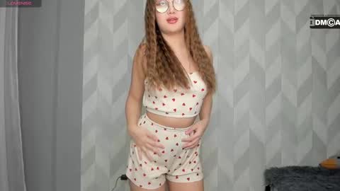 Emmi online show from March 11, 4:18 pm