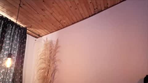 Emilia Gomez online show from September 28, 1:31 pm