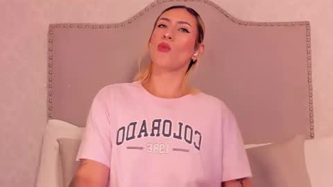 EMILY ROBERTS online show from September 18, 3:32 am