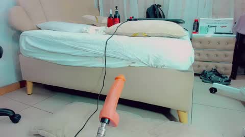 EmillySaenz online show from February 26, 4:05 pm