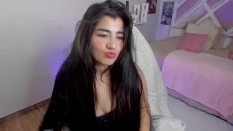 emilayton_ online show from September 11, 8:43 pm