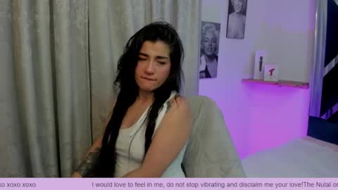 emilayton_ online show from February 6, 3:37 am