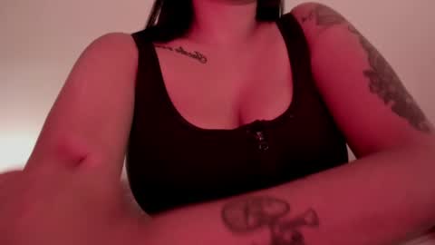 Snapshot of emilia_ghendle chatting on January 29, 11:04 pm Emilia Big Boobs online show from January 29, 11:04 pm